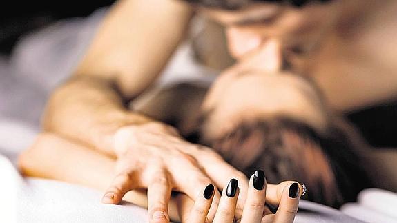 ¿Tener más relaciones sexuales hace que los hombres crean más en Dios?