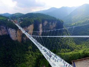 Este puente de cristal es el más aterrador del mundo