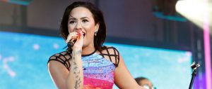 Demi Lovato se va en contra de un fan por un dibujo que le hizo