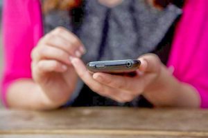 Esta mujer fue acosada por Internet y su novio se vengó del acosador