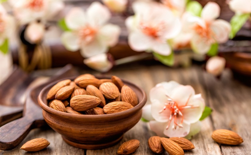 Cuida tu pelo, piel y huesos consumiendo almendras
