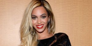 Beyoncé sufrió accidente en pleno concierto