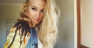 ¿Exceso de Photoshop? Mira la polémica portada de Vesta Lugg