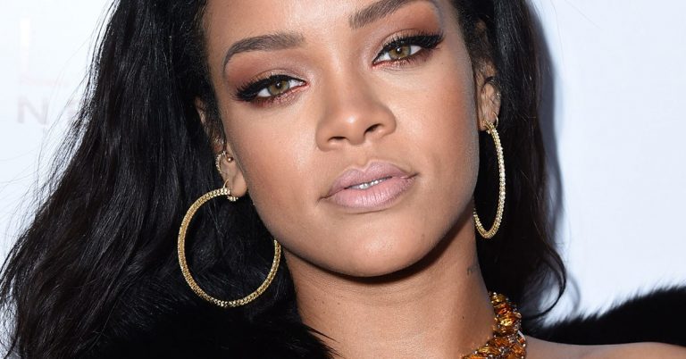 Rihanna pide ayuda a través de sus redes sociales