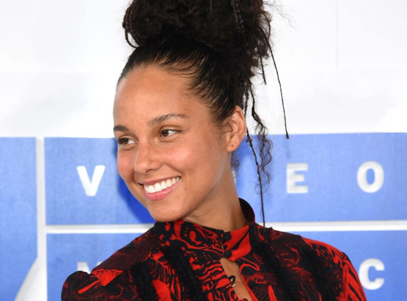 rs_1024x759-160829152830-1024-alicia-keys-fresh-faced-no-makeup-082916