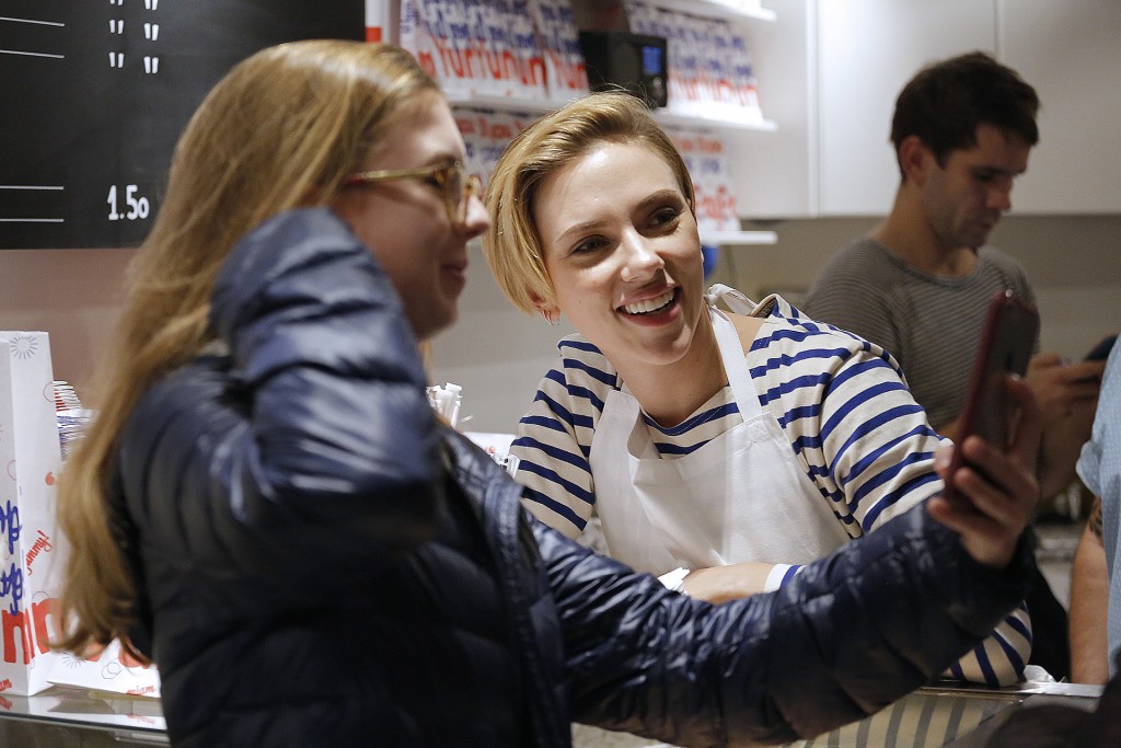 scarlett-johansson-paris-sf-10-1024x683