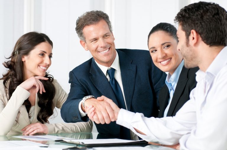 ¿Chilenos prefieren trabajar con hombres o mujeres?