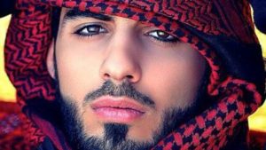 El hombre más guapo del mundo revoluciona las redes sociales con una foto de su hijo