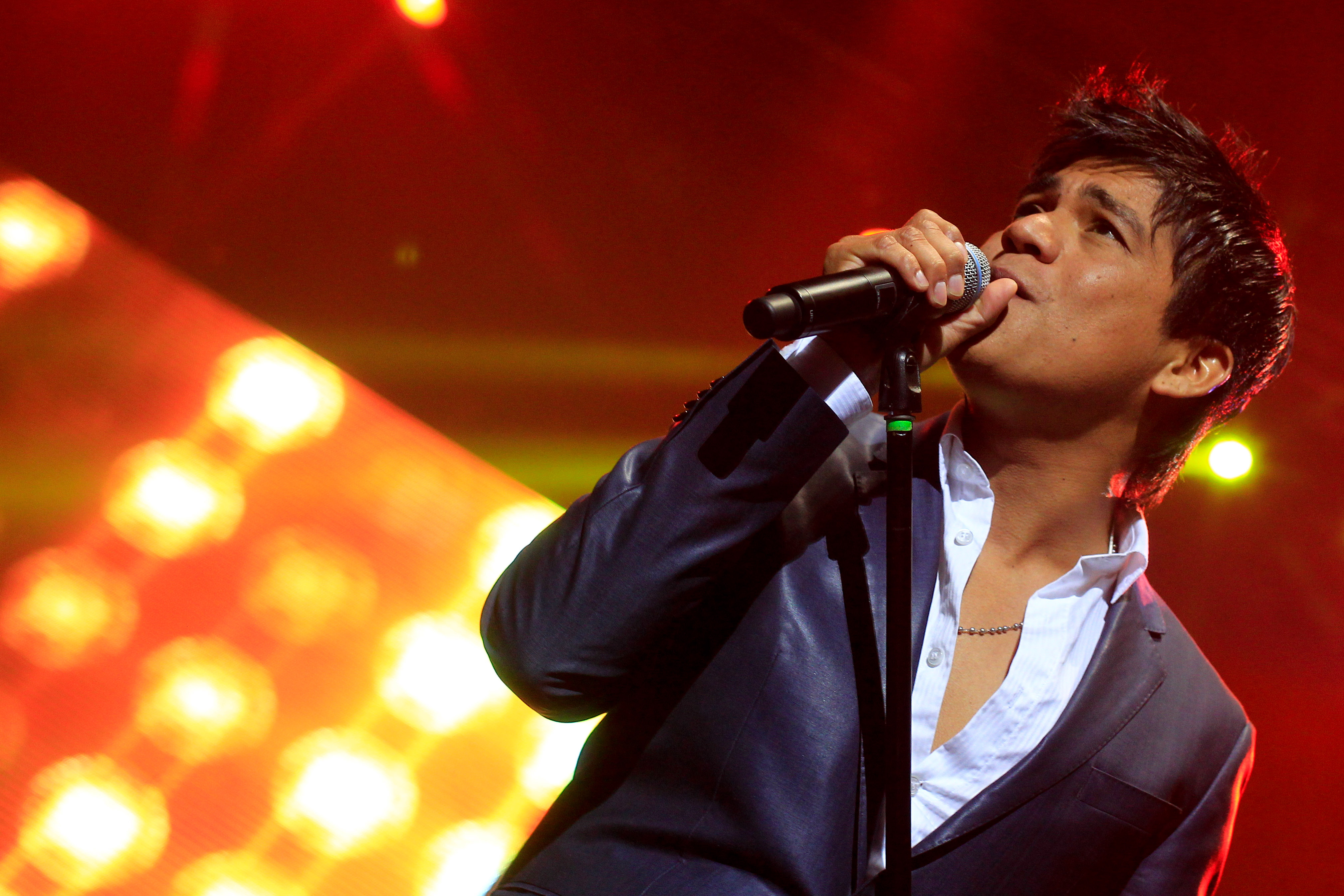 Como nuevo: Américo anuncia show en Chile tras exitosa operación