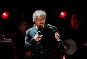 ¿Por qué Bob Dylan no irá a recibir el premio Nobel de Literatura?