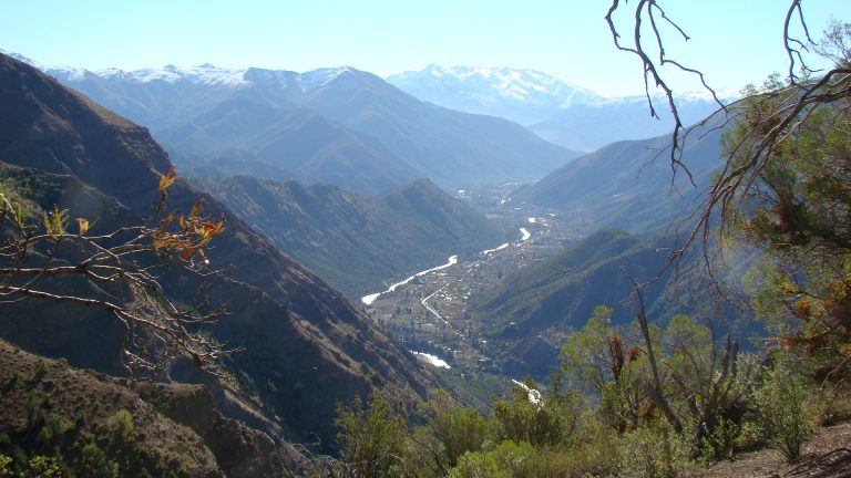 ¿Quieres ver una película en la mitad de la montaña? Entonces este panorama es para ti