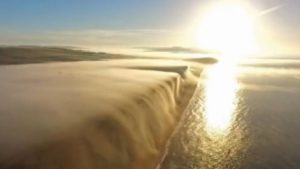 ¡Impactante! Mira este fenómeno natural entre el mar y el sol