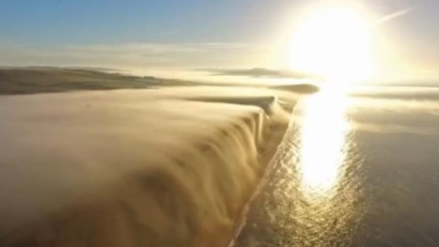¡Impactante! Mira este fenómeno natural entre el mar y el sol