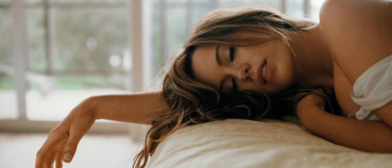 ¿Ya no duermes tantas horas como a los 20 años? Estas son las razones