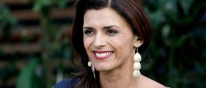 Ivette Vergara termina empapada en pleno despacho tras descarga del avión Hércules