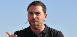 José Antonio Neme sorprendió con sensual sesión de fotos