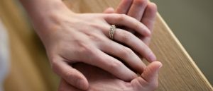 ¡Se lo tenían guardado! Famosa pareja chilena contraerá matrimonio