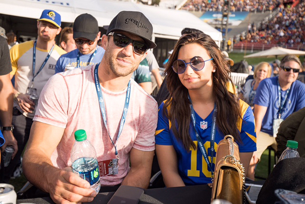 rs_1024x685-161107171300-1024-demi-lovato-luke-rockhold-rams-football-ms-110716