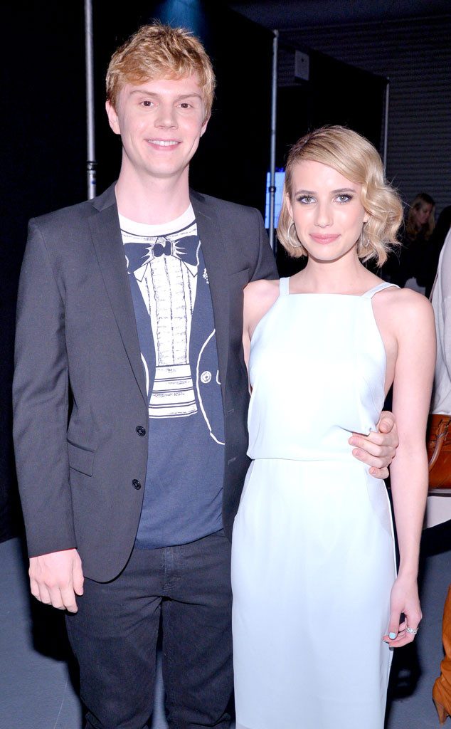 Emma Roberts y Evan Peters