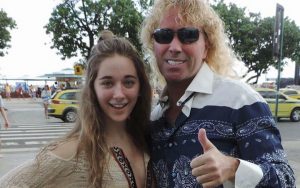 Hija de Farkas protagoniza campaña publicitaria de marca de ropa chilena