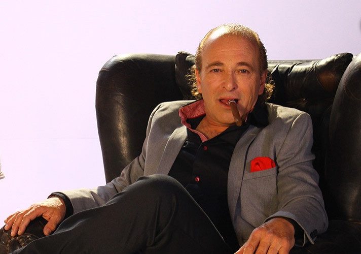 Tiene 24 años: 'Tatón' Púrpura presentó a su nueva pareja