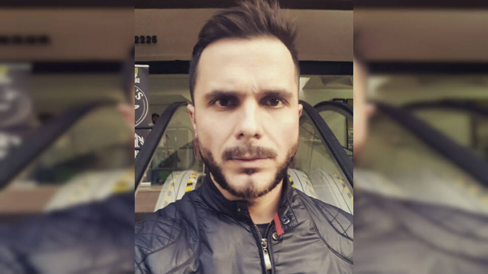 ¿Se parecen? Álvaro Ballero presenta a su hermana melliza