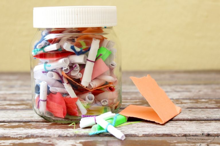 Enséñale a tu hijo a recibir el año nuevo con esta increíble idea del frasco del optimismo