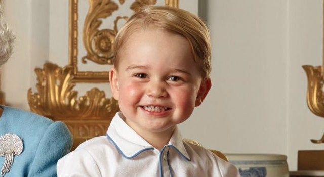 ¡Aww! El Príncipe George enterneció las redes sociales con esta foto navideña