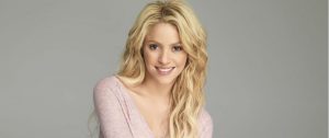 ¡El alocado baile de Shakira en una heladeria en Santiago!