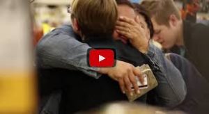 Este hombre decidió pagar las compras navideñas de estas personas