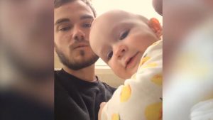 Bebé de solo cinco meses es todo un imitador profesional