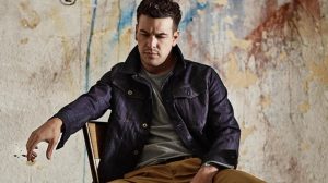 ¡En llamas! Mira el encuentro de Mario Casas con un guapo galán de Hollywood