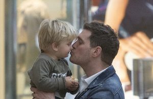 Hijo de Michael Bublé está mejorando del cáncer que le diagnosticaron
