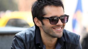 El comentado look de Mario Horton en nueva teleserie nocturna