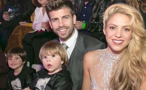 Shakira llegó por primera vez en patota con su familia a Colombia