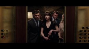 ¡Lanzan provocadora escena de "50 sombras más oscuras"!