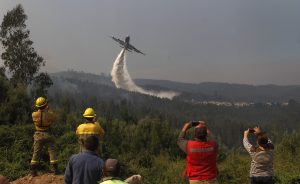 #FMDOSTeInforma Minuto a minuto: Así va el combate de los incendios forestales este martes