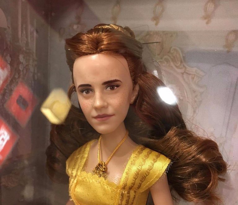 ¿Recuerdas la polémica muñeca de Emma Watson como Bella? Esta artista la reconstruyó y te sorprenderá el resultado