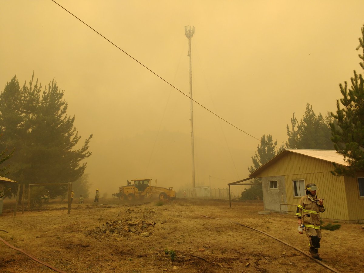 Incendio forestal en Empedrado obliga a evacuar viviendas del sector