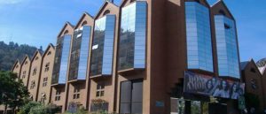 Conocido rostro habría renunciado a Canal 13 por no concretar proyectos