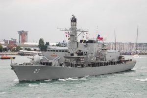 #FMDOSTeInforma Expulsan a marino que espió a sus compañeras en la fragata Lynch