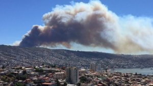 #FMDOSTeInforma Decretan alerta roja en diversas comunas de la zona central por incendios forestales