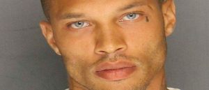 De la cárcel a las pasarelas: la nueva vida de Jeremy Meeks, el ex preso más guapo del mundo
