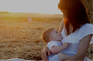 Amamantar en público: ¿sí o no?