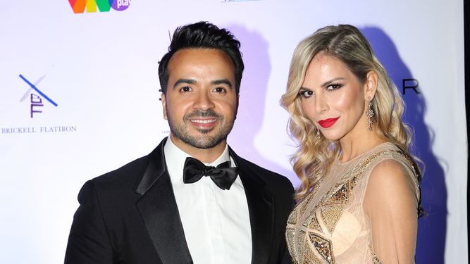 Esposa de Luis Fonsi luce cuerpazo tras un mes de haber dado a luz