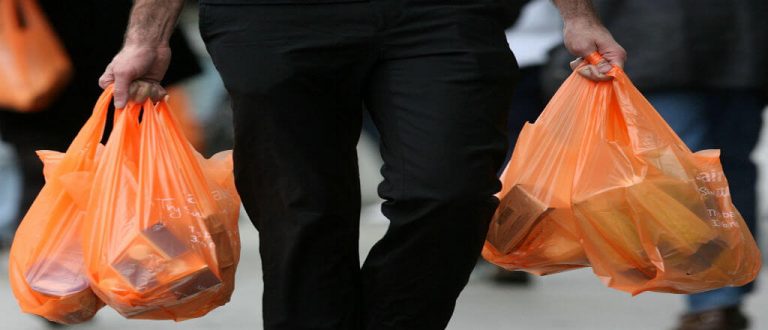 No más bolsas plásticas: Buenos Aires prohíbe su uso en supermercados