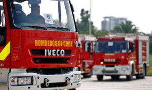 Emoción en redes sociales por niño que regala helados a Bomberos