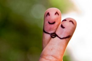 Famoso futbolista hace oficial su romance con guapa modelo