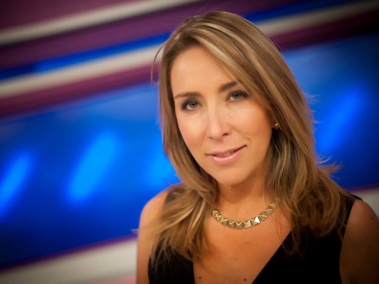Jennifer Warner se gana piropos por foto en traje de baño