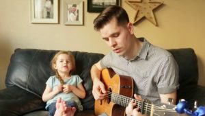 ¡Aww! Padre e hija cantan canción de la película "Toy Story" y es lo más tierno que verás